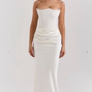 House of CB PERSEPHONE
Ivory Strapless Corset Dress